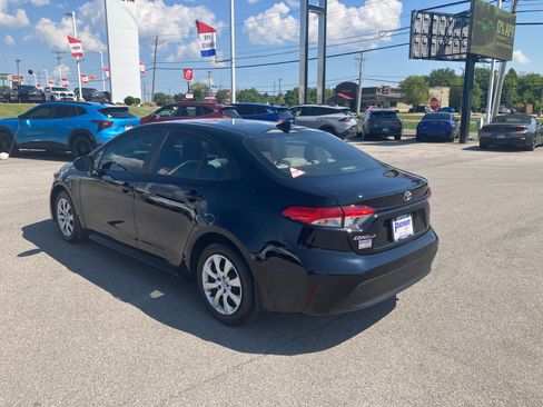 Used 2025 Toyota Corolla LE FWD image 5