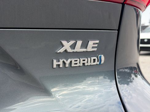 Used 2022 Toyota Venza XLE image 44