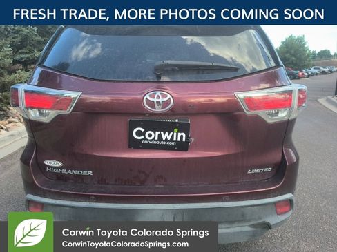Used 2015 Toyota Highlander Limited w/ Driver Technology Package FWD image 5
