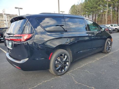 New 2026 Chrysler Pacifica Select image 6