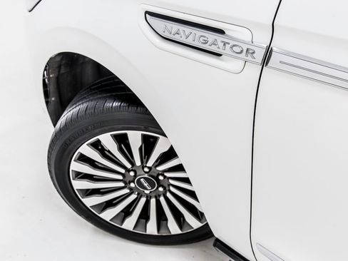 Used 2021 Lincoln Navigator Reserve w/ Luxury Package RWD image 13