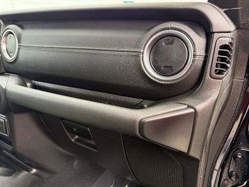 Used 2021 Jeep Wrangler Unlimited Sahara w/ Uconnect 4C Nav & Sound Group AWD/4WD image 16