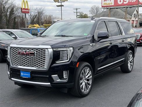 Used 2023 GMC Yukon XL Denali w/ Denali Reserve Package image 4