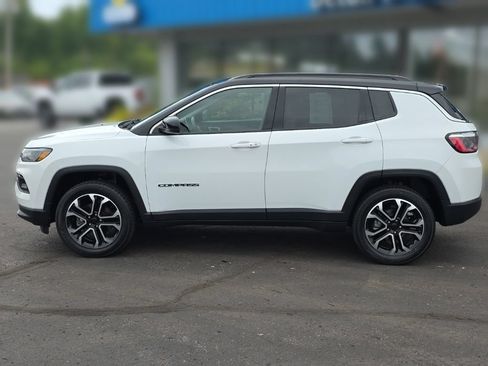 Used 2022 Jeep Compass Limited w/ Sun and Sound Group AWD/4WD image 11