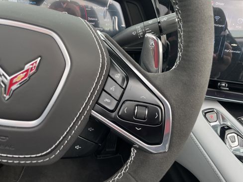Used 2025 Chevrolet Corvette Stingray Premium Conv w/ Z51 Performance Package RWD image 30