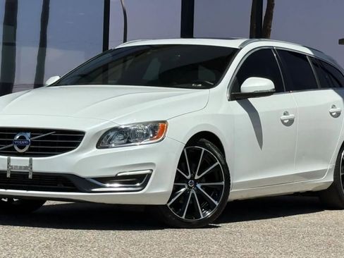 Used 2016 Volvo V60 T5 Premier w/ Convenience Package FWD image 3