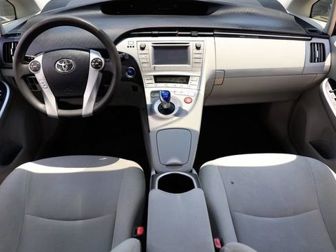 Used 2015 Toyota Prius Four image 2