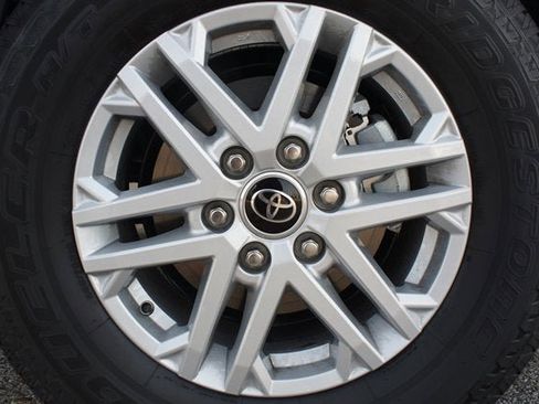 Used 2025 Toyota Tundra SR5 w/ SR5 Convenience Package AWD/4WD image 26