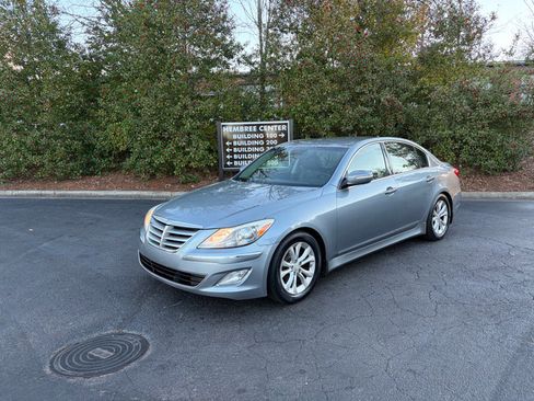 Used 2013 Hyundai Genesis 3.8 image 3