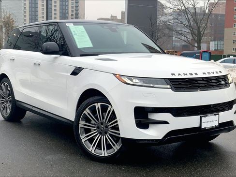 Used 2024 Land Rover Range Rover Sport SE image 2
