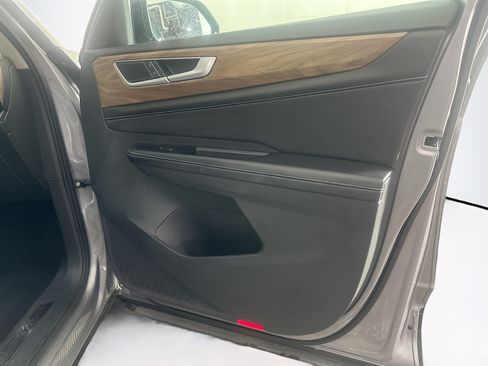 Used 2025 Volkswagen Atlas SE FWD image 33