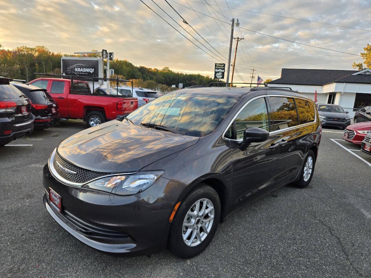 Used 2020 Chrysler Voyager Lxi FWD image 1