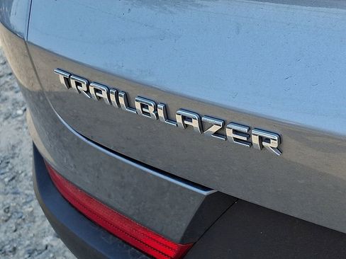 Used 2023 Chevrolet TrailBlazer LT FWD image 30