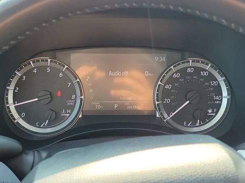 Used 2024 Toyota Highlander XLE AWD/4WD image 24
