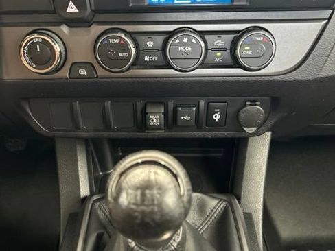 Used 2022 Toyota Tacoma TRD Off-Road AWD/4WD image 14