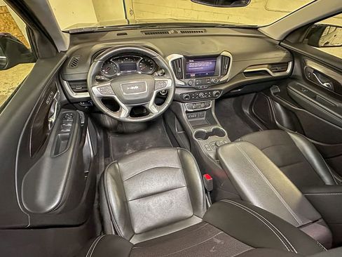 Used 2024 GMC Terrain SLT image 12