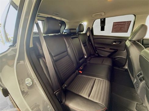 Certified 2025 Nissan Rogue SV image 27