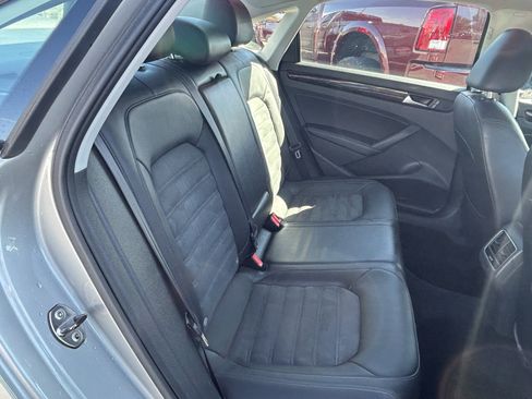 Used 2014 Volkswagen Passat 1.8T SEL Premium image 5