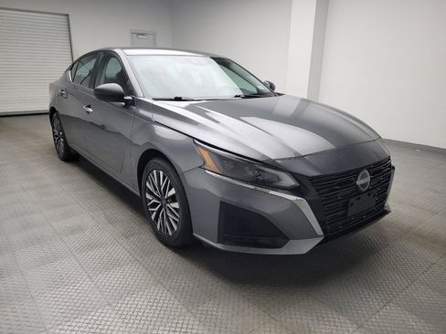 Used 2024 Nissan Altima 2.5 SV image 13