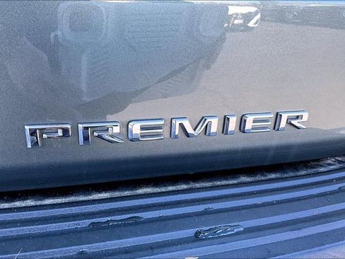 Used 2023 Chevrolet Suburban Premier image 24
