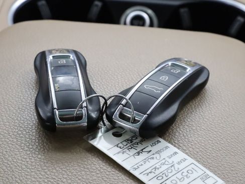 Used 2020 Porsche Cayenne AWD/4WD image 21