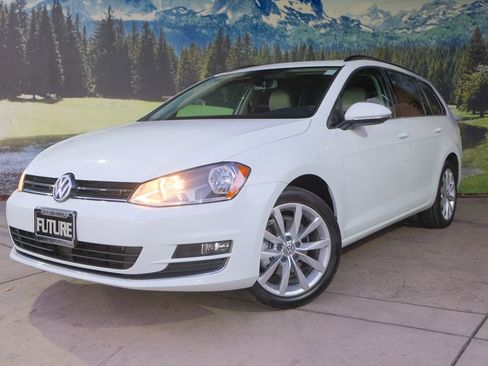 Used 2017 Volkswagen Golf SE image 1