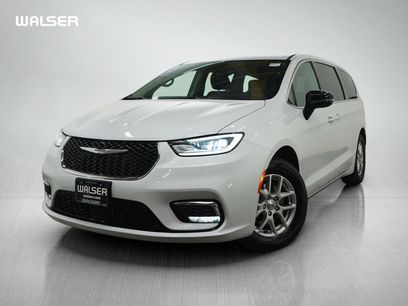 Used 2024 Chrysler Pacifica Touring-L