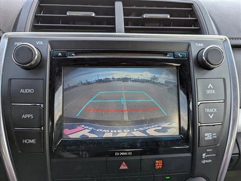 Used 2016 Toyota Camry SE image 18