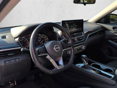 Used 2023 Nissan Altima 2.5 SR w/ SR Premium Package FWD image 9