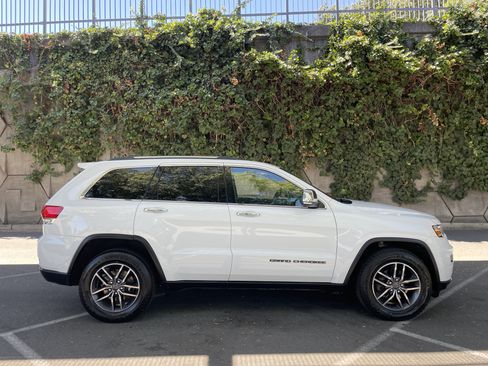 Used 2019 Jeep Grand Cherokee Limited w/ Luxury Group II RWD image 3
