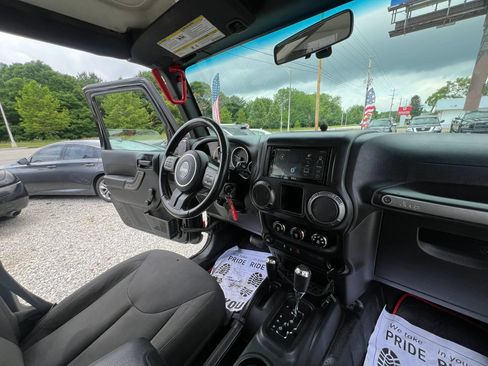 Used 2018 Jeep Wrangler Unlimited Sport w/ Connectivity Group AWD/4WD image 13