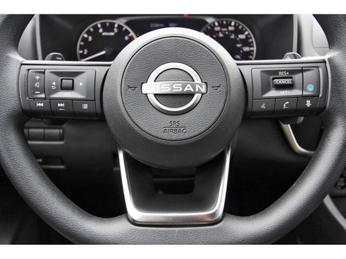 Used 2024 Nissan Rogue SV FWD image 17
