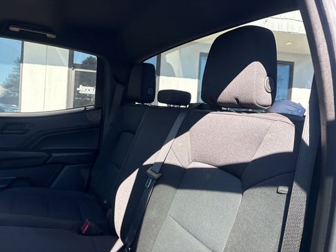 Used 2024 Chevrolet Colorado W/T image 5