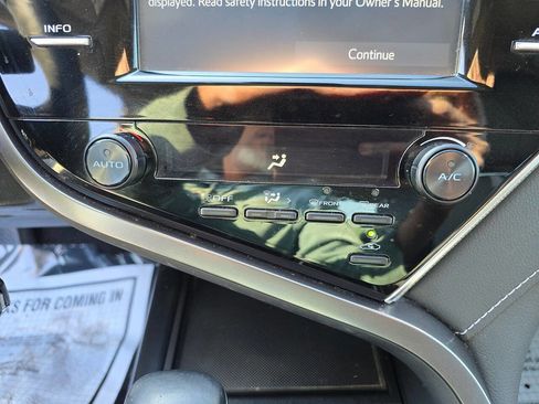 Used 2018 Toyota Camry SE FWD image 20