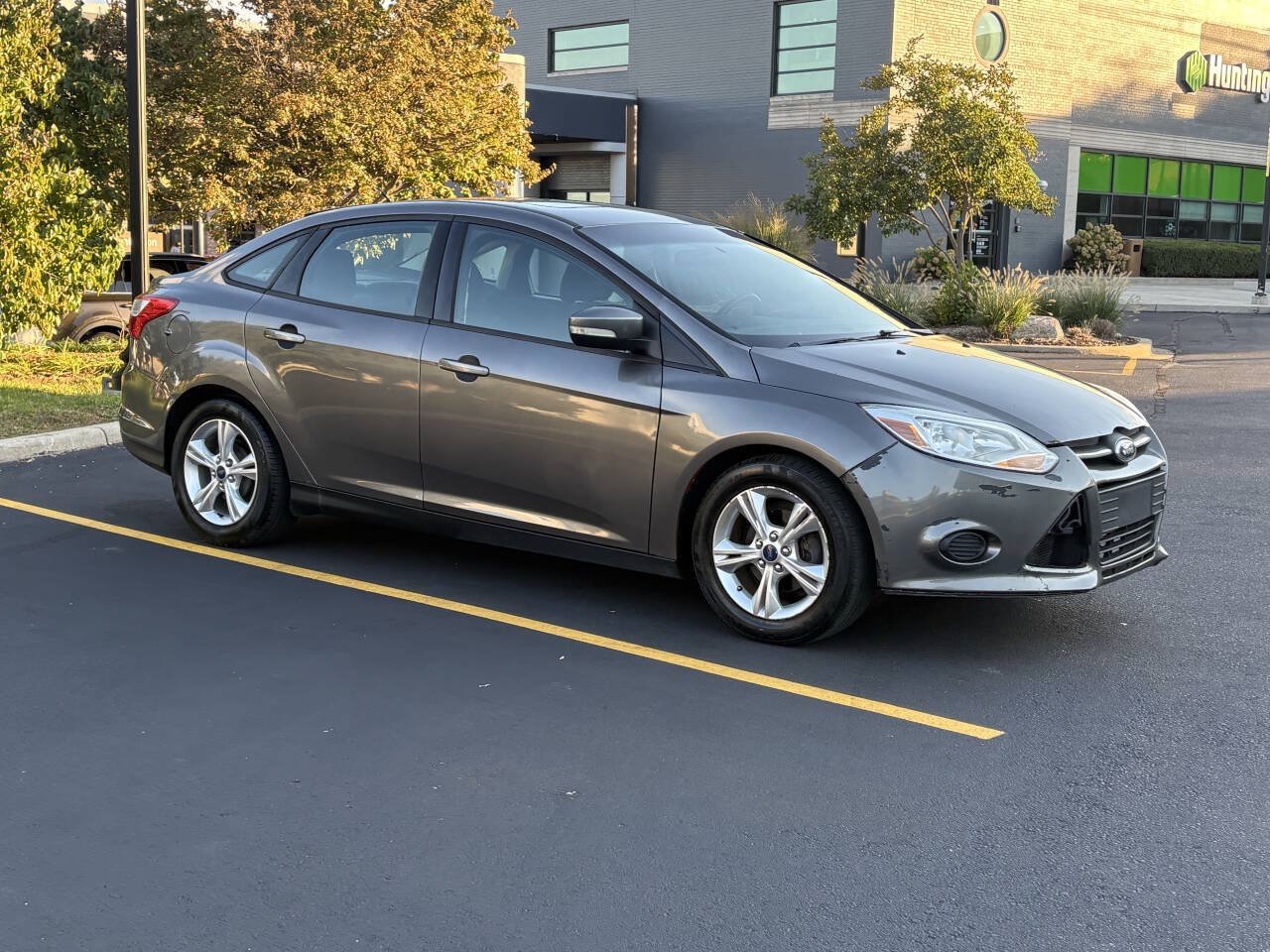 Used 2013 Ford Focus SE w/ SE Winter Pkg FWD image 3