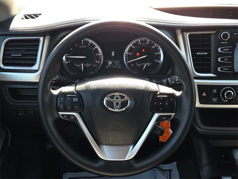 Used 2016 Toyota Highlander LE image 14
