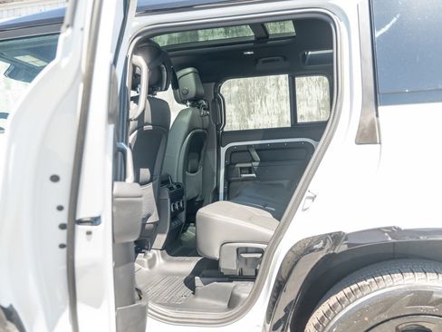 New 2026 Land Rover Defender 110 X-Dynamic SE AWD/4WD image 21