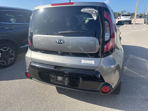 Used 2016 Kia Soul + image 3