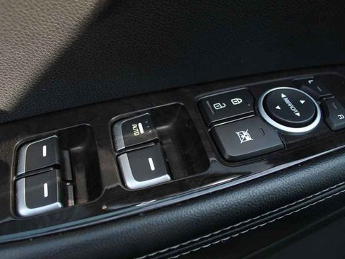 Used 2018 Kia Sorento LX image 12