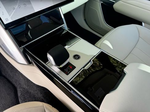 New 2025 Land Rover Range Rover SE image 11