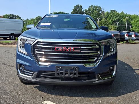 Used 2024 GMC Terrain SLT w/ Infotainment Package II AWD/4WD image 3