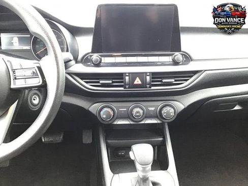 Used 2024 Kia Forte LXS w/ LXS Technology Package FWD image 17