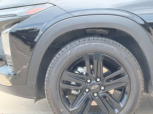 Used 2024 Chevrolet Trax ACTIV w/ Sunroof Package FWD image 5
