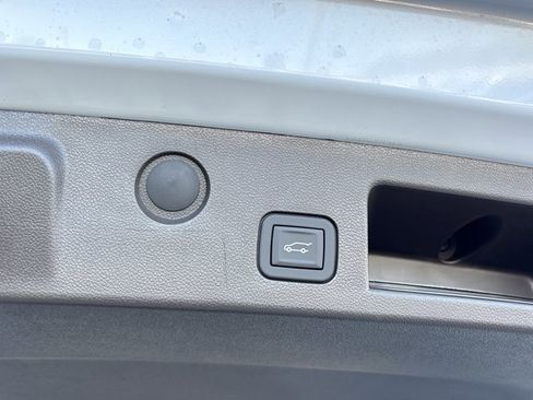 New 2026 GMC Terrain Denali w/ LPO, Black Badging Package image 7