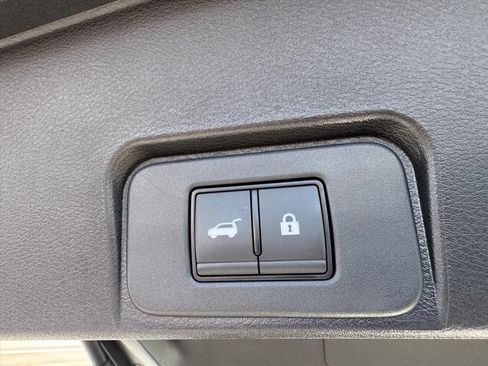 Certified 2026 Nissan Rogue SV FWD image 11