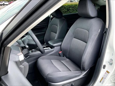 Used 2024 Nissan Altima 2.5 SV image 8