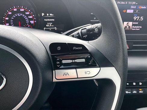 Used 2023 Hyundai Elantra SEL w/ Cargo Package image 18