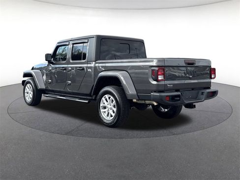Used 2023 Jeep Gladiator Sport image 3