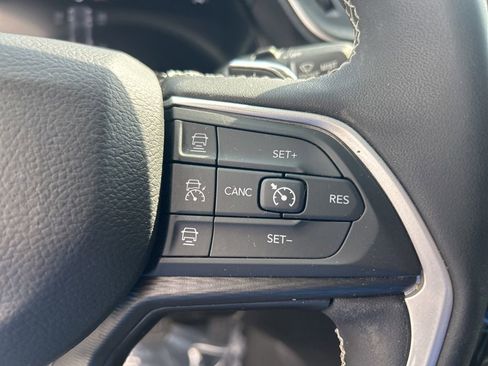 Certified 2023 Jeep Grand Cherokee Laredo w/ Luxury Tech Group I image 44