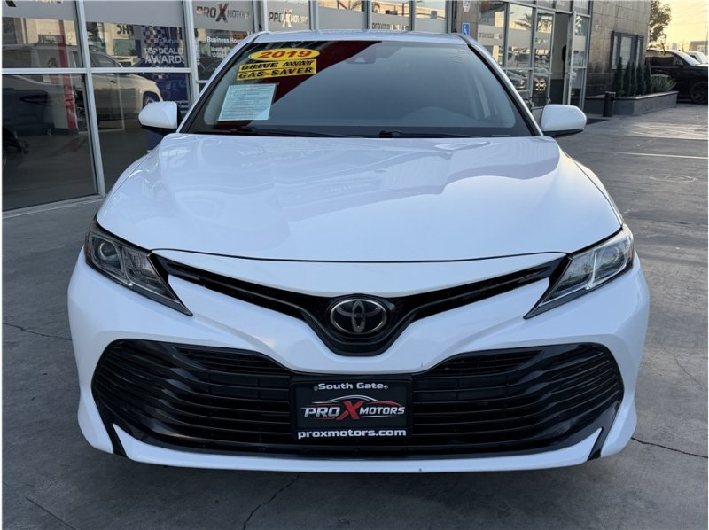 Used 2019 Toyota Camry LE FWD image 2